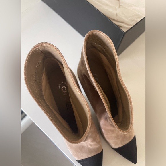 Coco Chanel Gabrielle Beige Suede CC Cap Booties Booties 38.5 - Picture 6 of 8